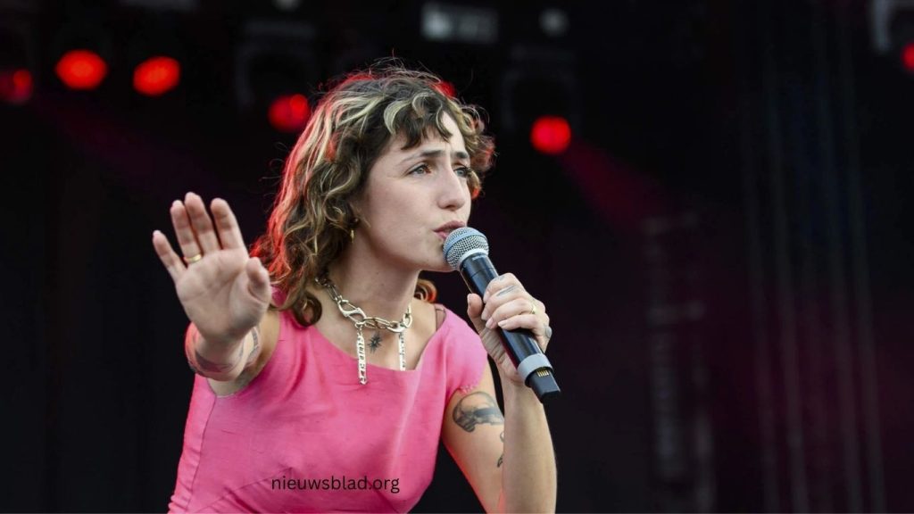 Sophie Straat Zorgt voor Discussie op Genks Festival